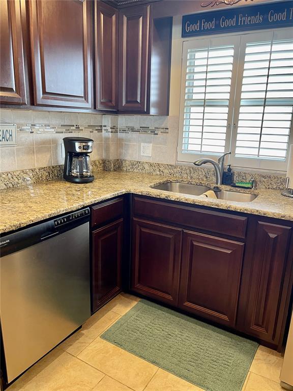 Building Photo - 4650 Cove Cir