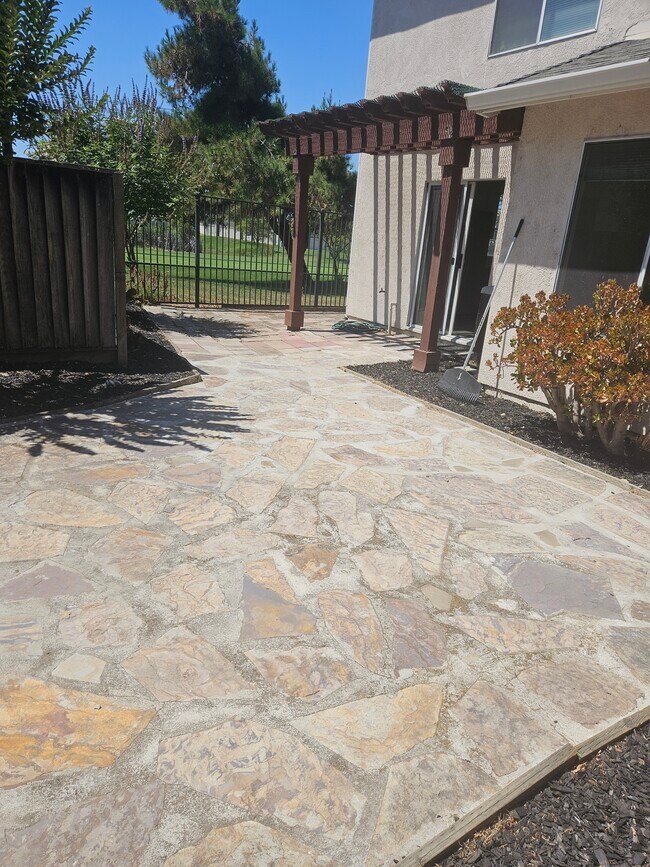Building Photo - 1505 Hermocilla Way