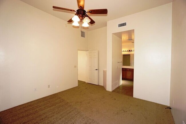 Building Photo - Spacious 3BR East Tucson Home | 1,889 SQFT & 2-Car Garage