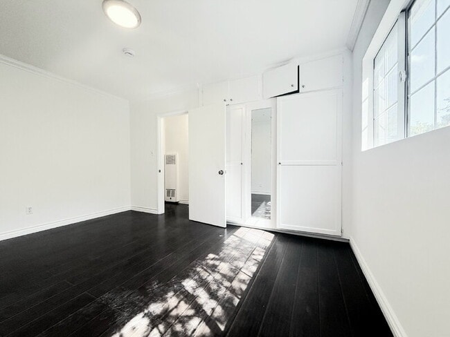 Building Photo - 4810 Cahuenga Blvd