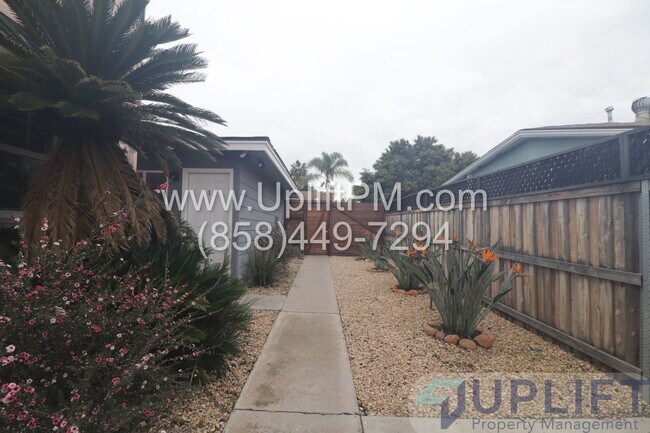 Building Photo - 4829 Castle Ave