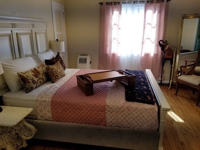 Bedroom - 1324 S Cloverdale Ave