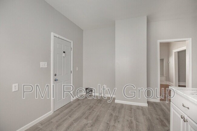 Building Photo - 3600 E 153rd St