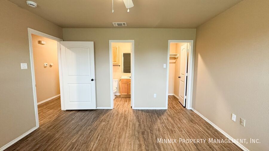 Building Photo - 2419 N Ave O