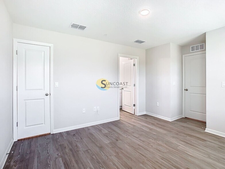 Building Photo - 3821 SW 43rd Ct