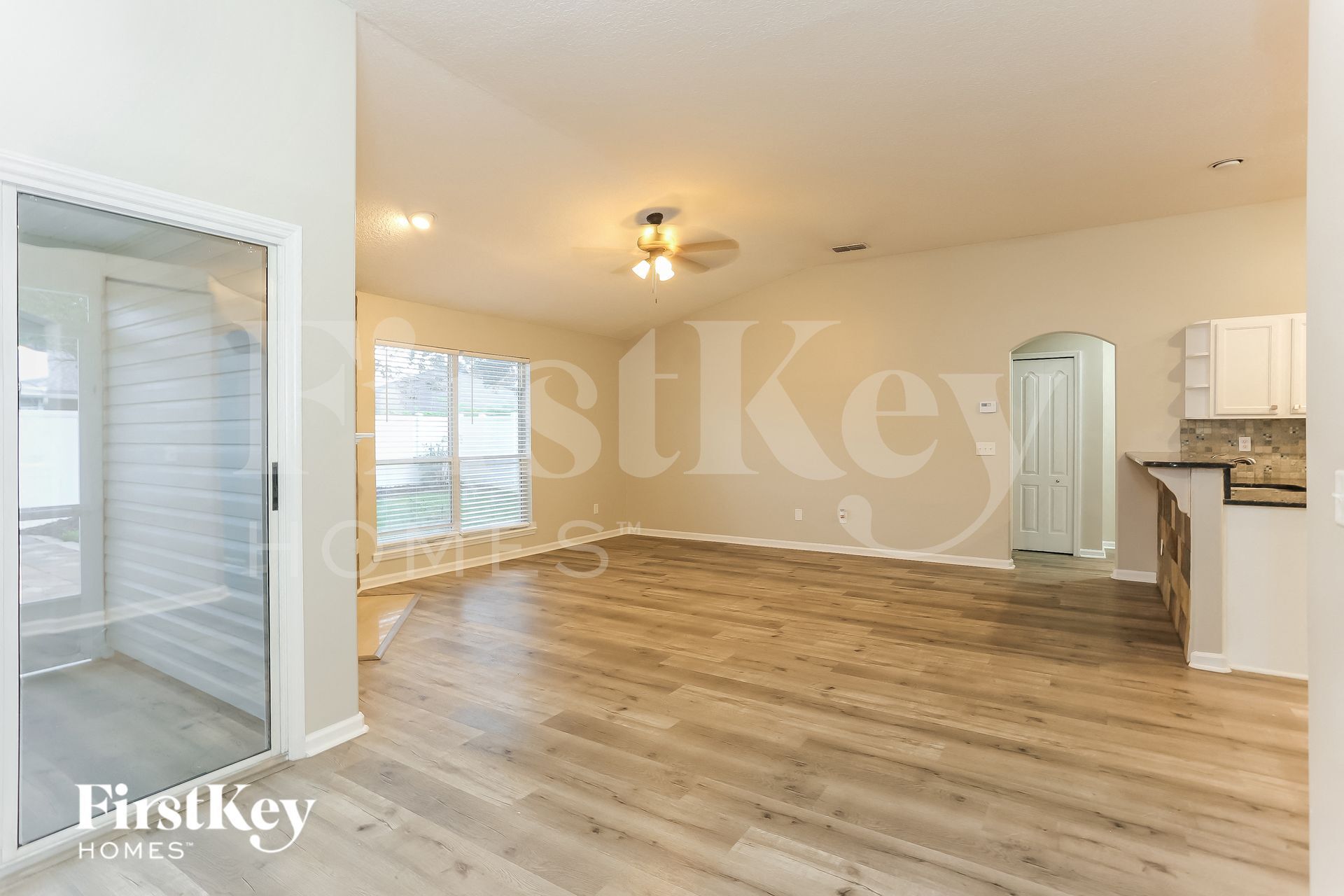 Building Photo - 2444 Bentwater Dr W