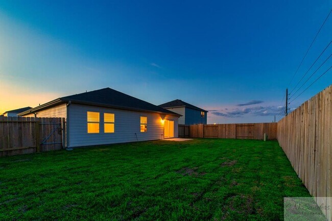 Building Photo - 4807 Highland Spgs Dr