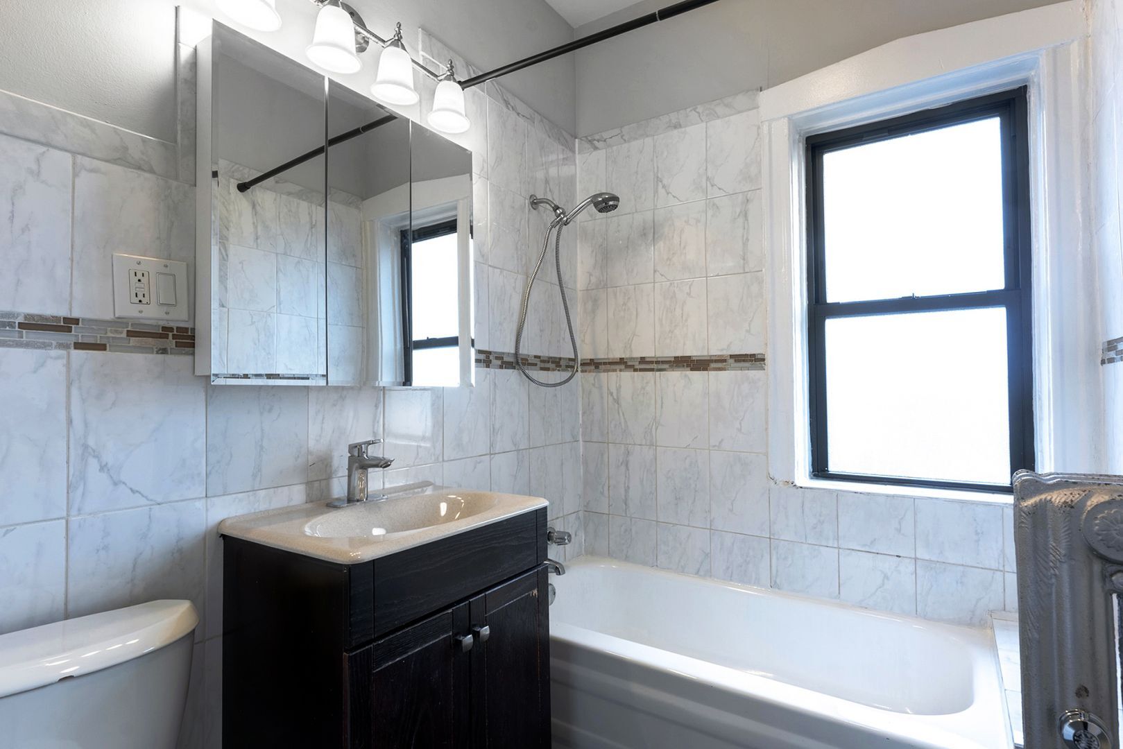 Building Photo - 4707 N Albany Ave