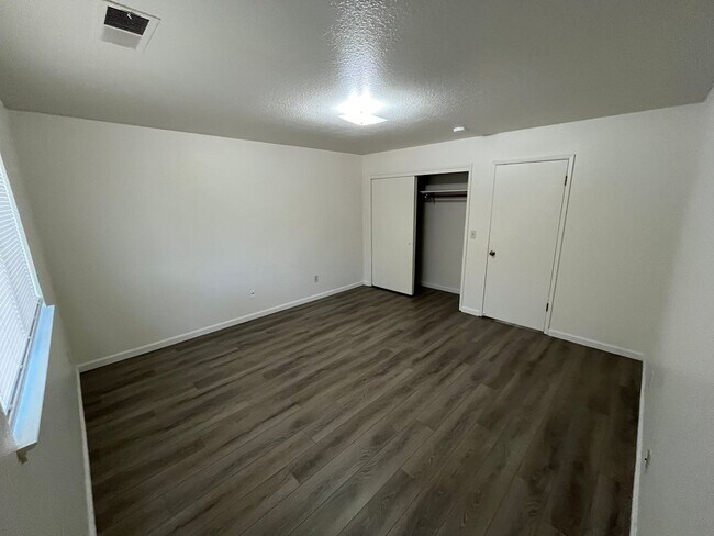 Building Photo - LIL112