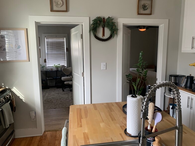 Entry to bedrooms - 2546 Duck Creek Rd