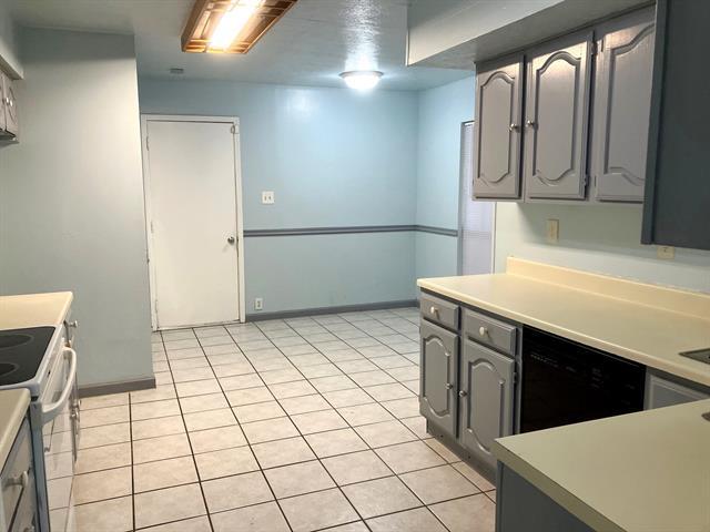 Building Photo - 2404 Sutton Dr
