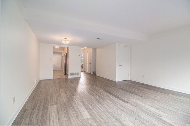 Building Photo - 614 Peninsula Ct