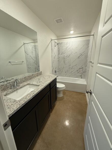 guest bathroom - 1165 Lindsey Dr
