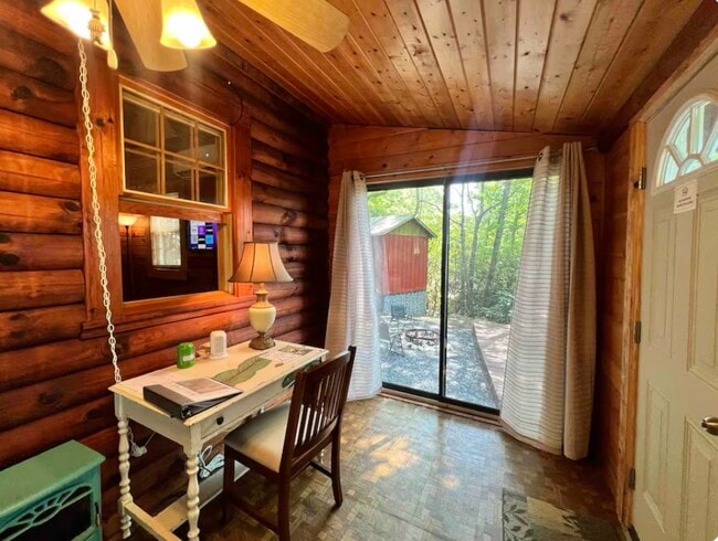 Building Photo - 84 Bear Wallow Dr