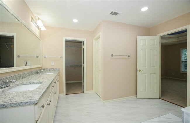 Building Photo - 6614 Mimosa Cir