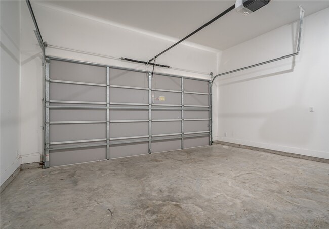 Building Photo - 306 Chobani Ln
