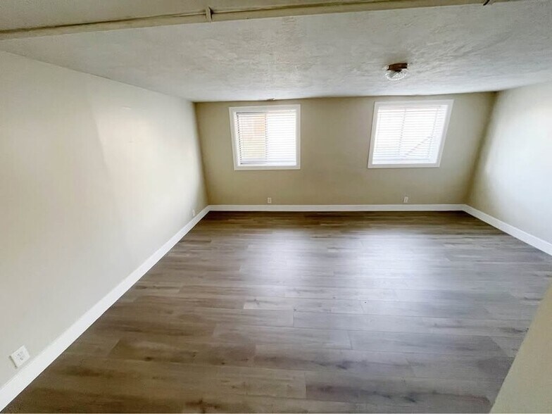 Building Photo - 971 E 300 S