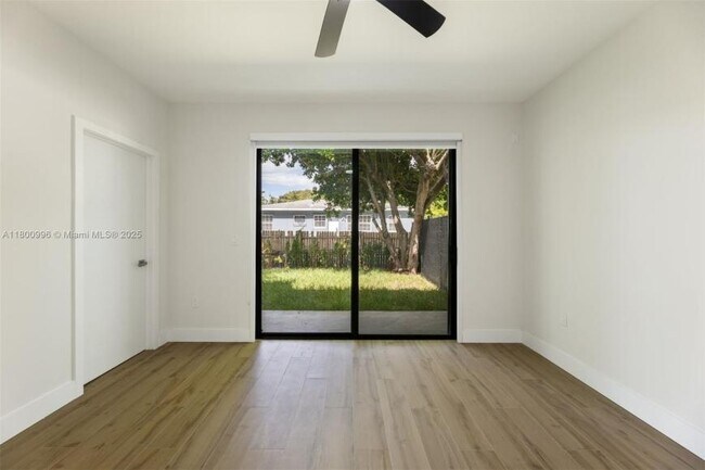 Building Photo - 3 bedroom in Miami FL 33150