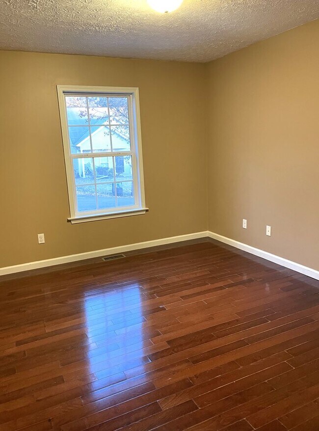 Building Photo - 2138 Bernhurst Dr