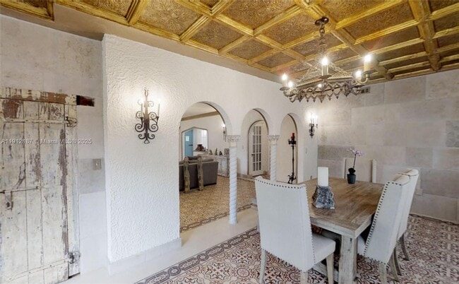 Building Photo - 327 Menores Ave