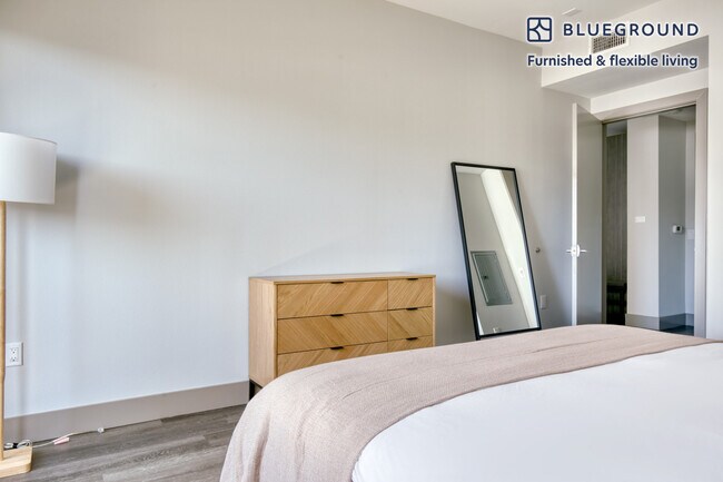 Building Photo - 5100 Wilshire Blvd