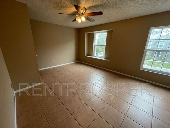 Building Photo - 4435 Brook Hollow Cir