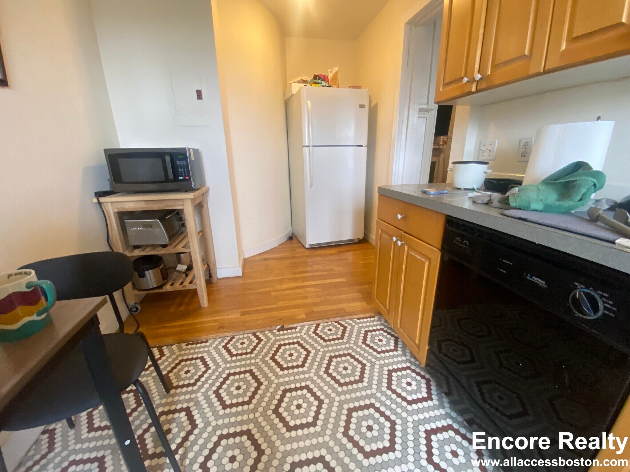 Building Photo - 448 Park Dr