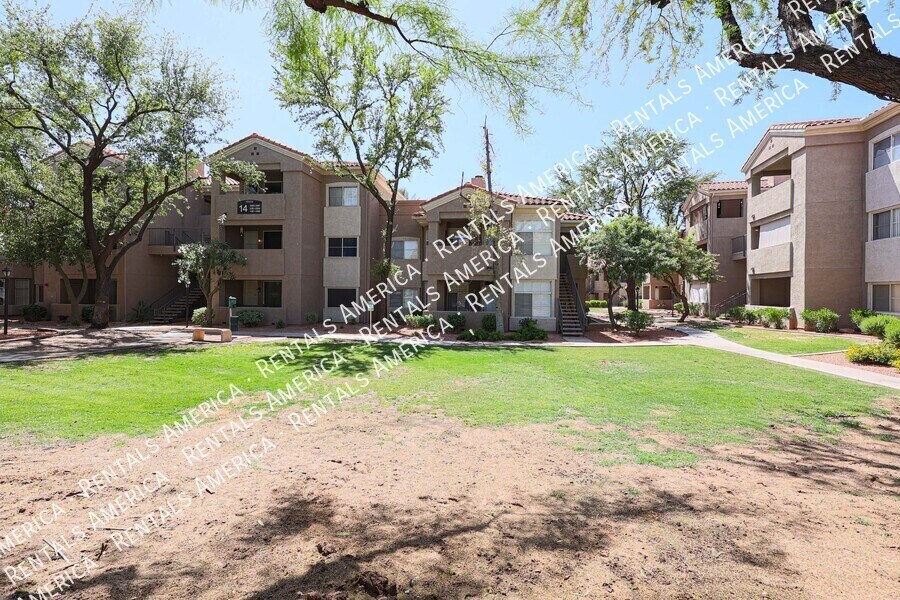 Building Photo - 3830 E Lakewood Pkwy E