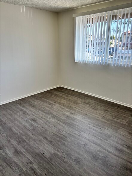 Building Photo - 1057 Western Ave