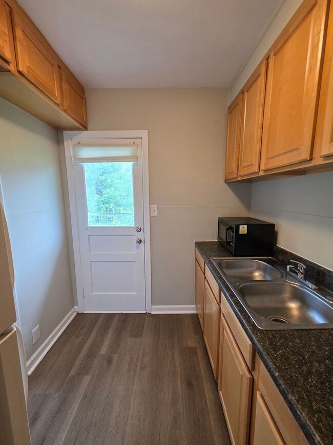 Building Photo - Spacious 1-Bedroom Duplex with Plenty of Kitchen Storage