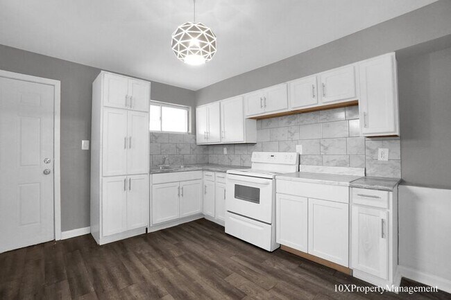 Building Photo - 280 S Warren Ave