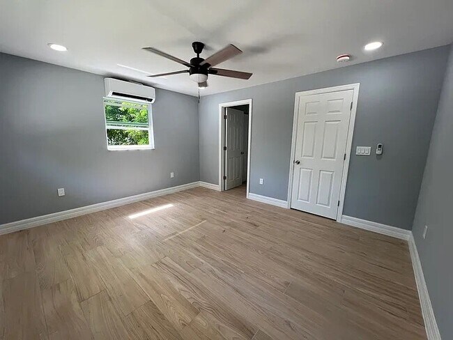 Building Photo - 2148 Aldridge Ave