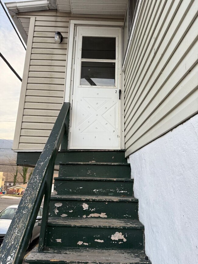 Building Photo - 201 W Market St