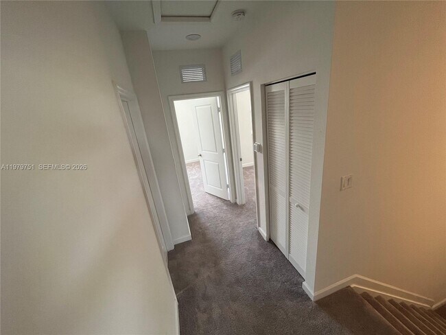 Building Photo - 9960 SW 228th Ln