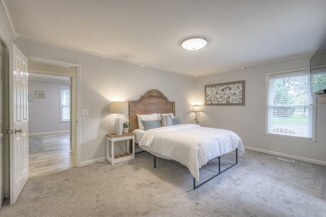 Building Photo - 204 Hogan Ln