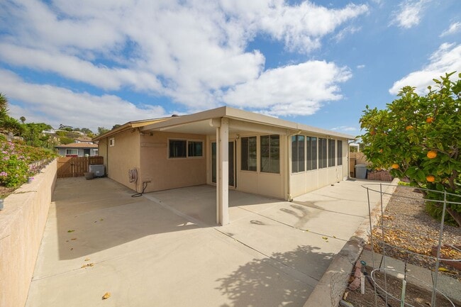 Building Photo - Quaint and Quiet 2-Bedroom 55+ Home with G...