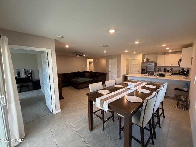 Building Photo - 4605 E Danta St