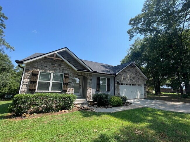 Building Photo - "Charming 4-Bedroom Retreat in Anderson with Spacious 1760 Sq Ft Layout - Your Perfect Home Awaits!"