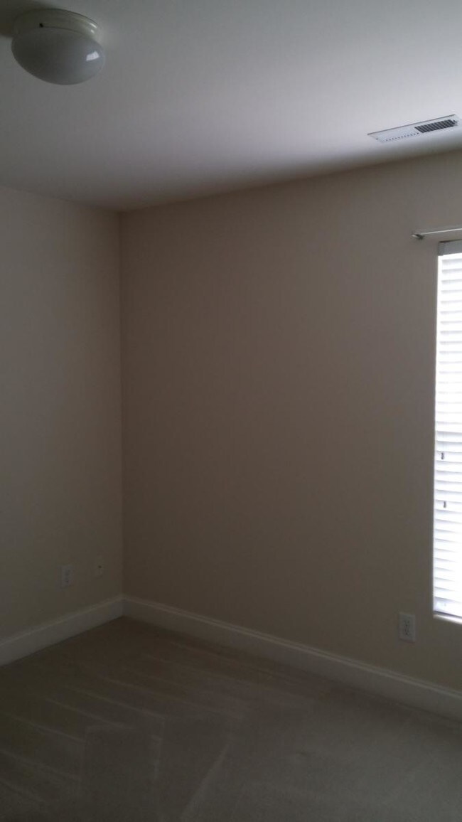 2nd Guest Room - 2915 Atwood Rd