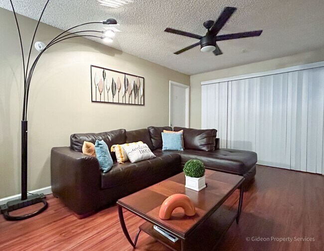 Building Photo - Beautiful 4/4 Condo in University Terrace