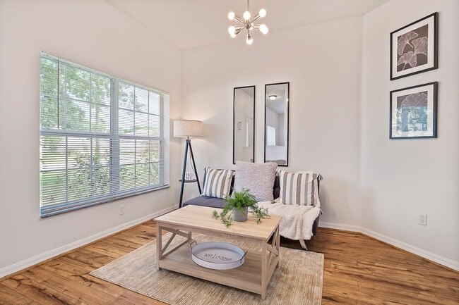 Building Photo - 11 Wheeler Ln