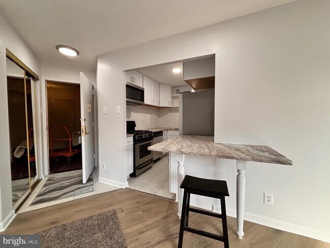 Building Photo - 5340 Holmes Run Pkwy