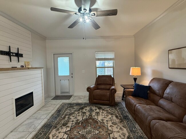 Building Photo - 411 Niceville Ave