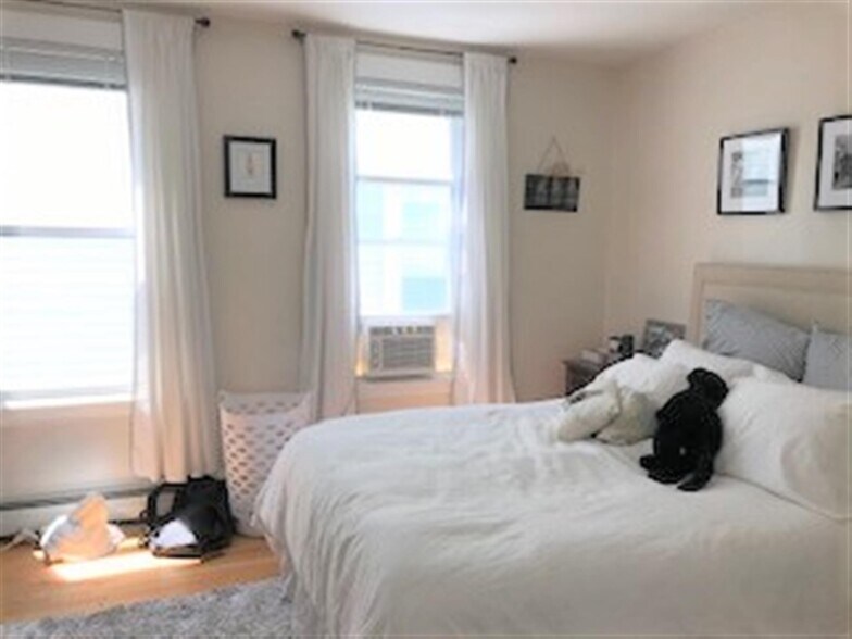 Building Photo - 279 Pearl St