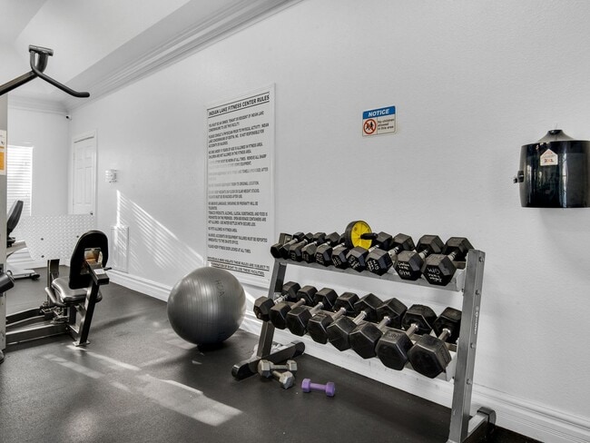 Building Photo - Newly Upgraded and Spacious 2B/2B Unfurnis...