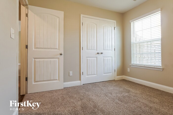 Building Photo - 2043 Village Ridge Cir