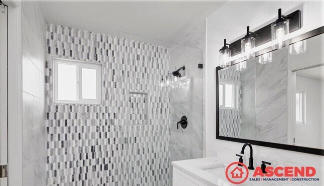 Building Photo - Beautiful home in North Bakersfield! *POOL*