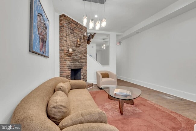 Building Photo - 915 5th St NW