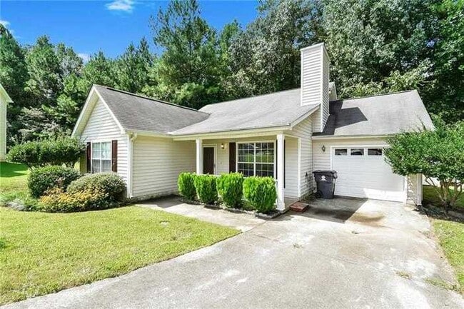 Building Photo - Fantastic 3bd/2ba home! Coming soon!