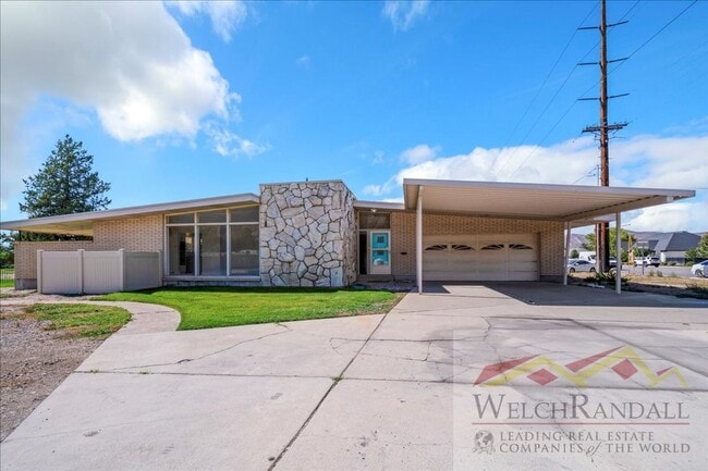 Building Photo - Beautifully Updated Single Family Home in ...